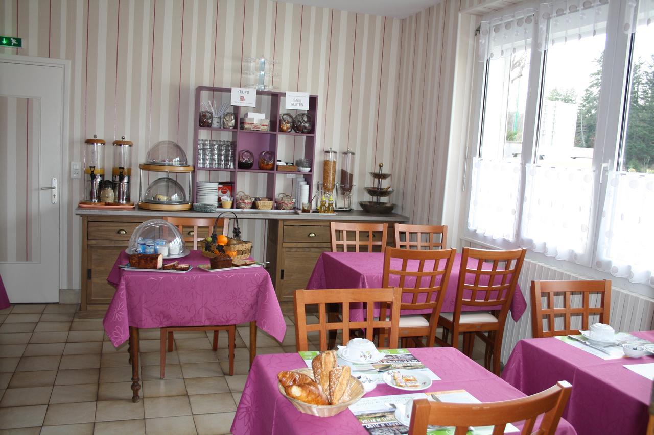 Hotel Restaurant Le Grillon Chambon-sur-Lac Exterior foto